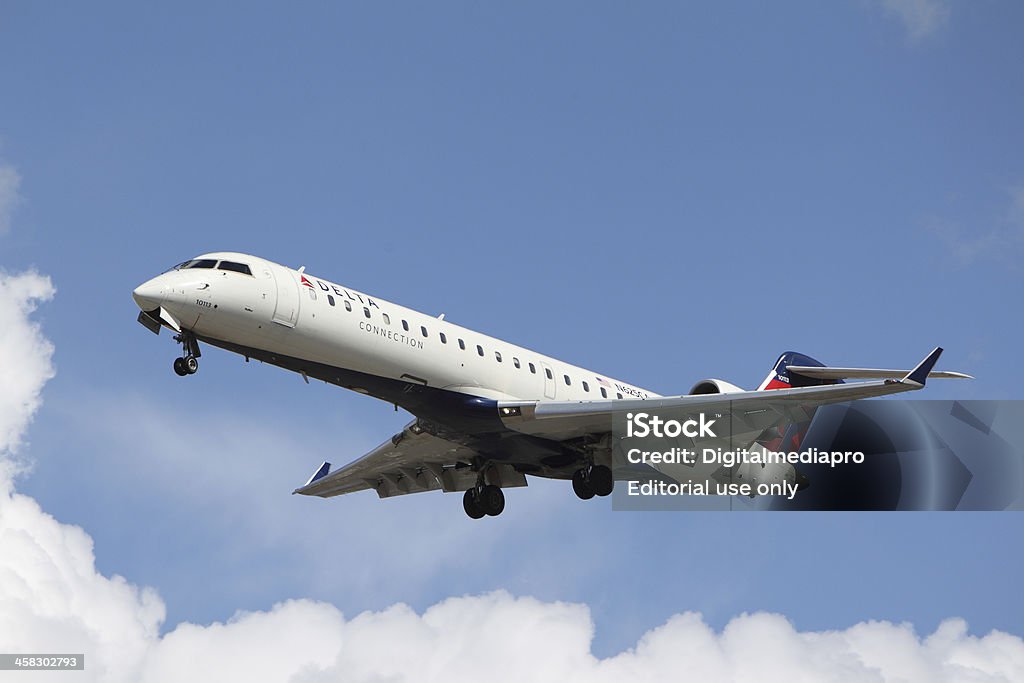 델타 커넥션 (컴에어) 봄바디어 CRJ - 701 - 로열티 프리 Bombardier 스톡 사진