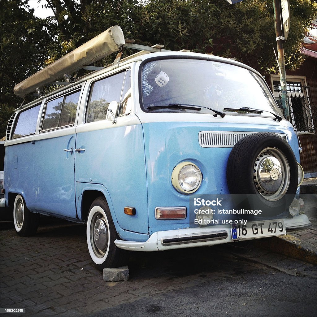 Винтажный VW изображением туристского фургона - Стоковые фото Автомобиль роялти-фри