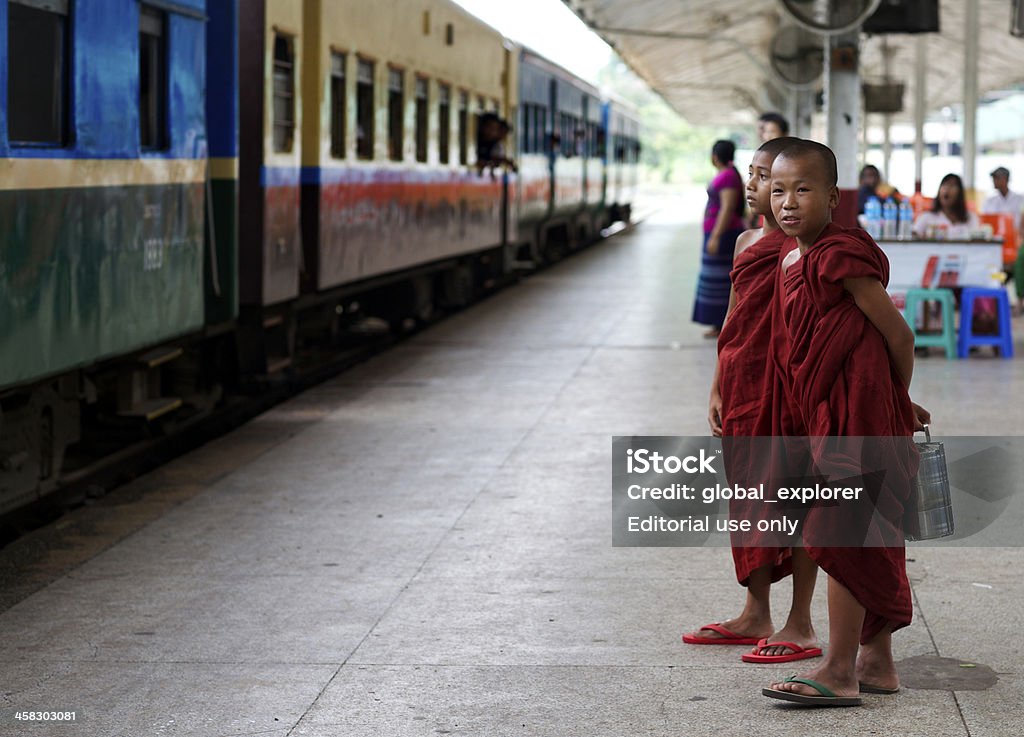 ミャンマー人の若い僧侶 - 2人のロイヤリティフリーストックフォト