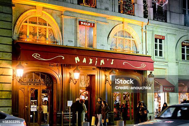 Famoso Maxims Restaurant En París Foto de stock y más banco de imágenes de París - París, Restaurante, A la moda