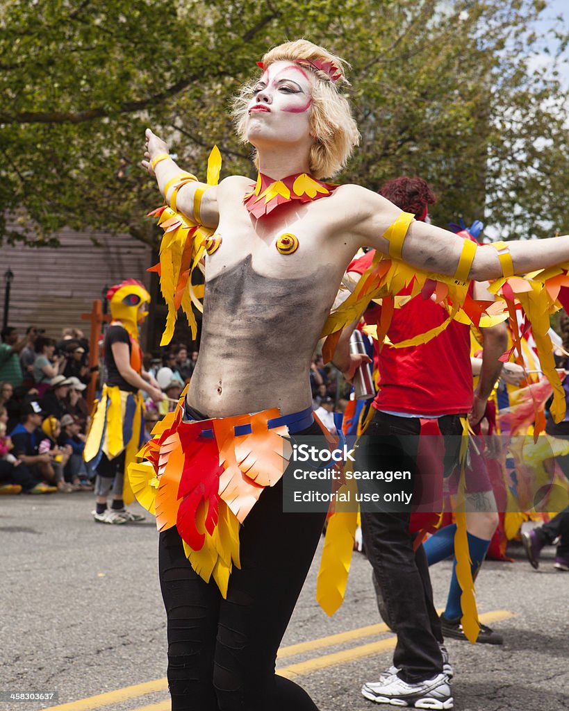 여자 댄서 중 퍼레이드 - 로열티 프리 Fremont Solstice Parade 스톡 사진