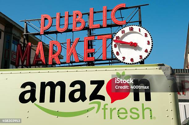 El Mercado Pike Place Foto de stock y más banco de imágenes de AmazonFresh - AmazonFresh, Delante de, Destinos turísticos