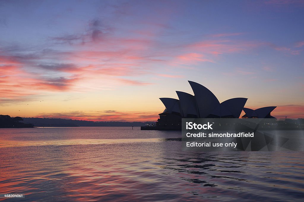 Sydney Opera House, all'alba - Foto stock royalty-free di Acqua