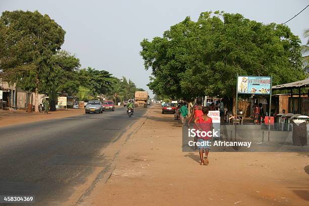 Main Road Z Togo Do Benin Chez Alice Avepozo 2005 R - zdjęcia stockowe i więcej obrazów Afryka