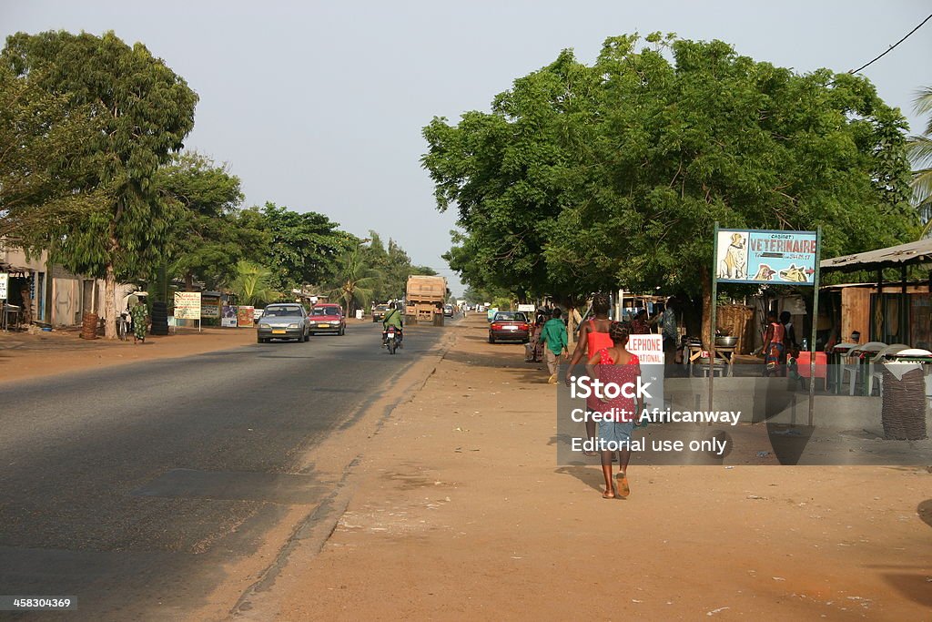 Estrada principal do Togo para Benin, Chez Alice, Avepozo de 2005 - Foto de stock de Andar royalty-free