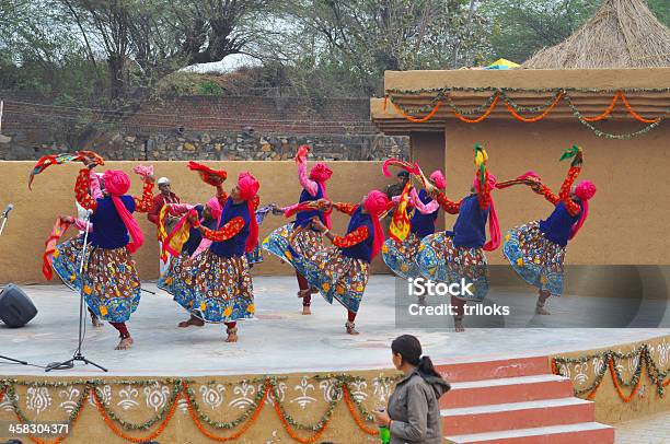 Rajasthani Dança Indiana - Fotografias de stock e mais imagens de Adulto - Adulto, Antigo, Arte Tribal