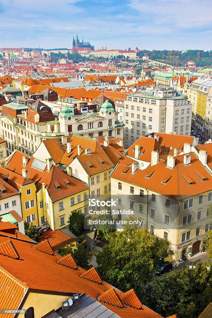 Residências perto da Praça da Cidade Velha em Praga, República Tcheca - Foto de stock de Ajardinado royalty-free