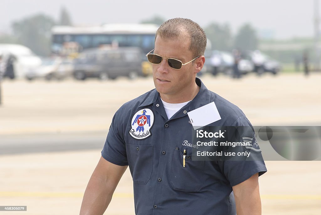 USAF Thunderbirds arrivare preparato per prendere il volo - Foto stock royalty-free di Accanto