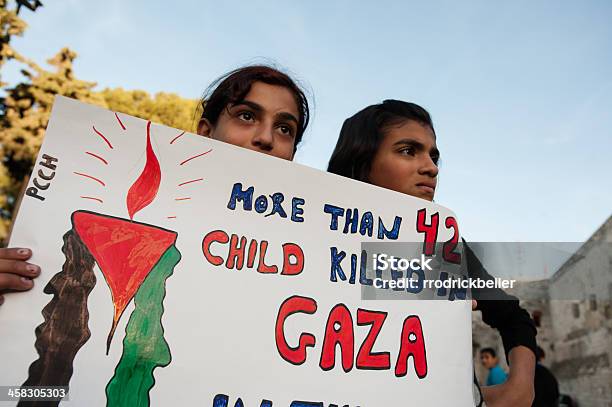 Ataques De Palestinianos Protesto Na Faixa De Gaza - Fotografias de stock e mais imagens de Faixa de Gaza - Faixa de Gaza, Criança, Palestino