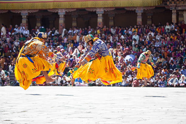 Danza tradizionale al festival di Timphu Dzong - foto stock