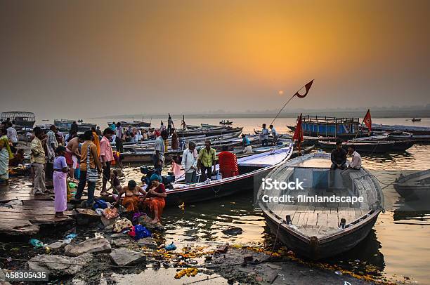 Städtisches Motiv Auf Ganga Flussufer Stockfoto und mehr Bilder von Arrangieren - Arrangieren, Asien, Badetreppe