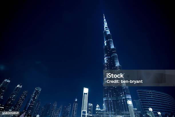 Photo libre de droit de Burj Khalifa À Dubaï Émirats Arabes Unis banque d'images et plus d'images libres de droit de Nuit - Nuit, Tour Burj Khalifa, Bleu foncé