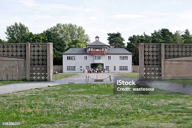 Główne Wejście W Nazistowska Camp - zdjęcia stockowe i więcej obrazów Sachsenhausen - Sachsenhausen, Oranienburg, Pomnik upamiętniający