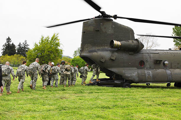 Desastres Broca Chinook Helicóptero retaguarda carregar um - fotografia de stock