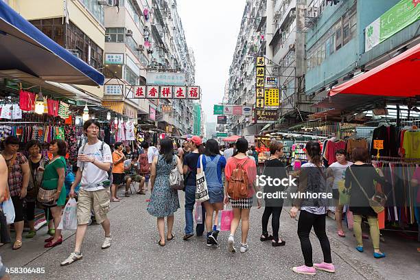 Mercado De Calle En Mong Kok Hong Kong Foto de stock y más banco de imágenes de Aire libre - Aire libre, Atestado, Calle