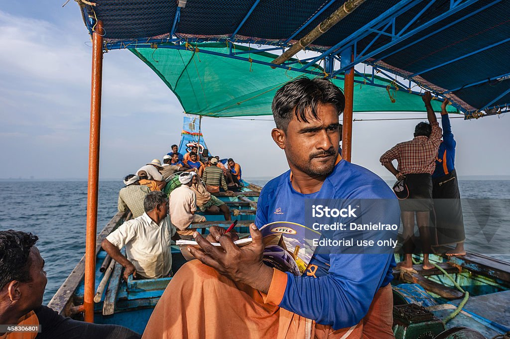 Pescadores no barco de pesca tradicional, Kannur, Kerala, Índia. - Royalty-free Adulto Foto de stock