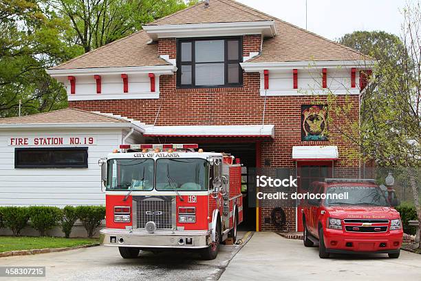 Quartel De Bombeiros - Fotografias de stock e mais imagens de Ao Ar Livre - Ao Ar Livre, Carro de Bombeiro, EUA