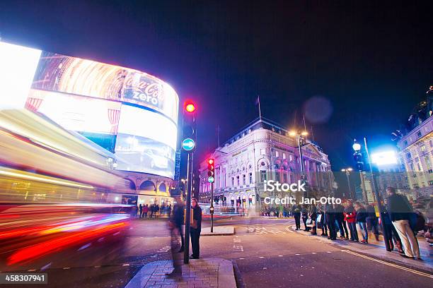 Praça Piccadilly - Fotografias de stock e mais imagens de Londres - Inglaterra - Londres - Inglaterra, Praça Piccadilly, Amanhecer
