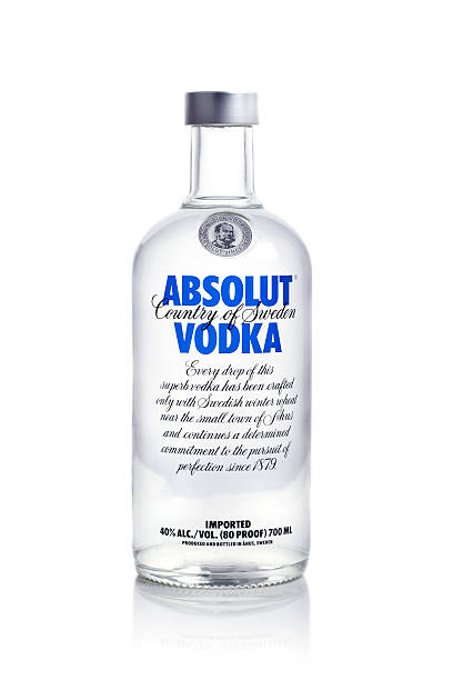 absolut 보드카 흰색 배경의 - isolated on white bottle alcohol alcoholism 뉴스 사진 이미지