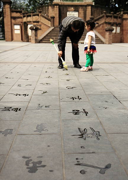 cinese calligrapher a chengdu - peoples park foto e immagini stock