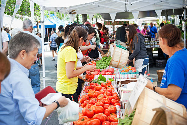 union square greenmarket - tomato women green market 뉴스 사진 이미지