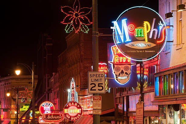 beale street w nocy - memphis tennessee obrazy zdjęcia i obrazy z banku zdjęć