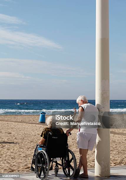 Seniores - Fotografias de stock e mais imagens de Trotinete - Trotinete, 70 anos, Alicante
