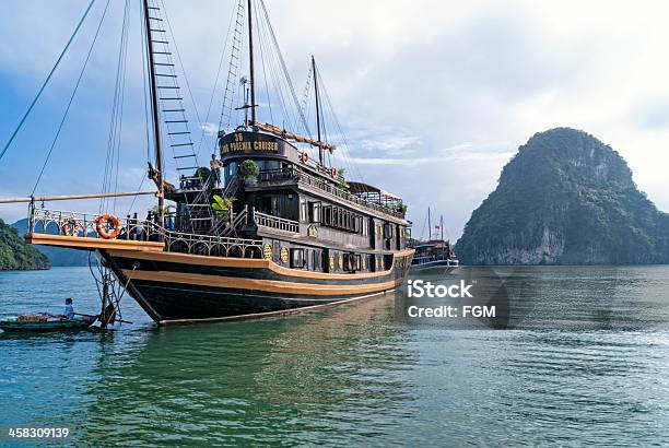 Kreuzfahrt In Der Bucht Von Halong Stockfoto und mehr Bilder von Asien - Asien, Berg, Bucht