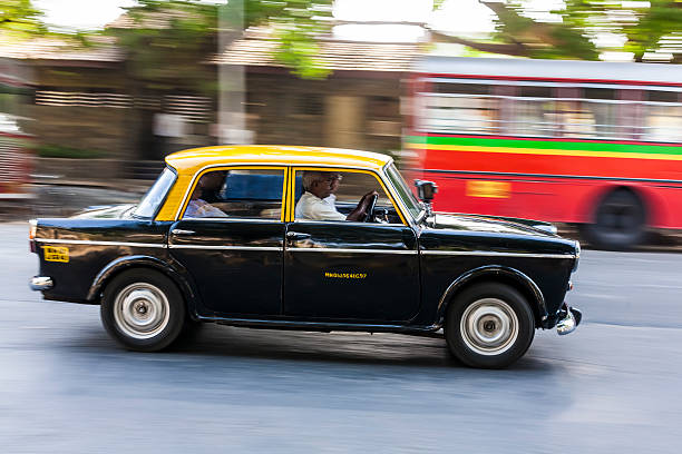 ムンバイのタクシー - taxi transportation motion city ストックフォトと画像