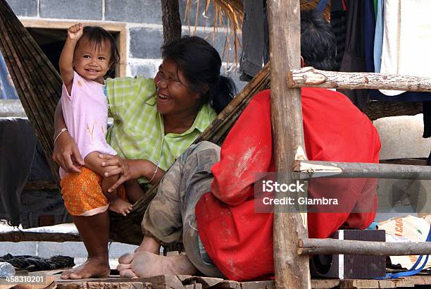 Thai Famiglia Rurale - Fotografie stock e altre immagini di Bambini maschi - Bambini maschi, Bebé, Madre