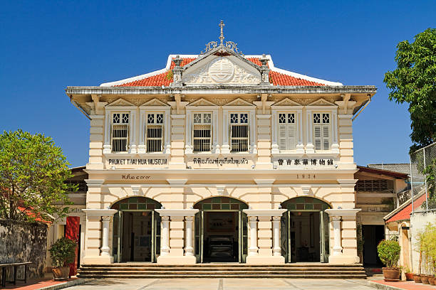 プーケット（タイ hua 学校博物館 - driveway colonial style house residential structure ストックフォトと画像