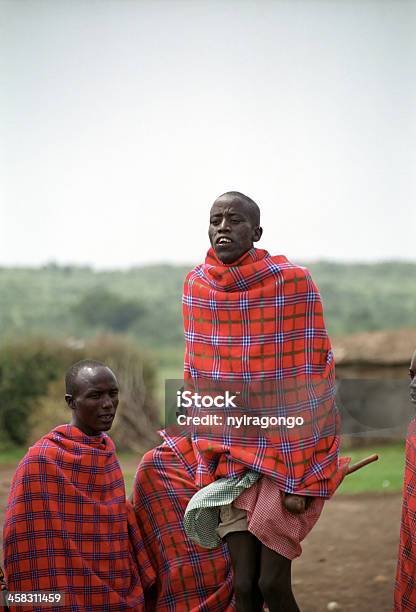 Masaai Persone Masai Mara Kenya Riserva Di Gioco - Fotografie stock e altre immagini di Abbigliamento - Abbigliamento, Accuratezza, Africa