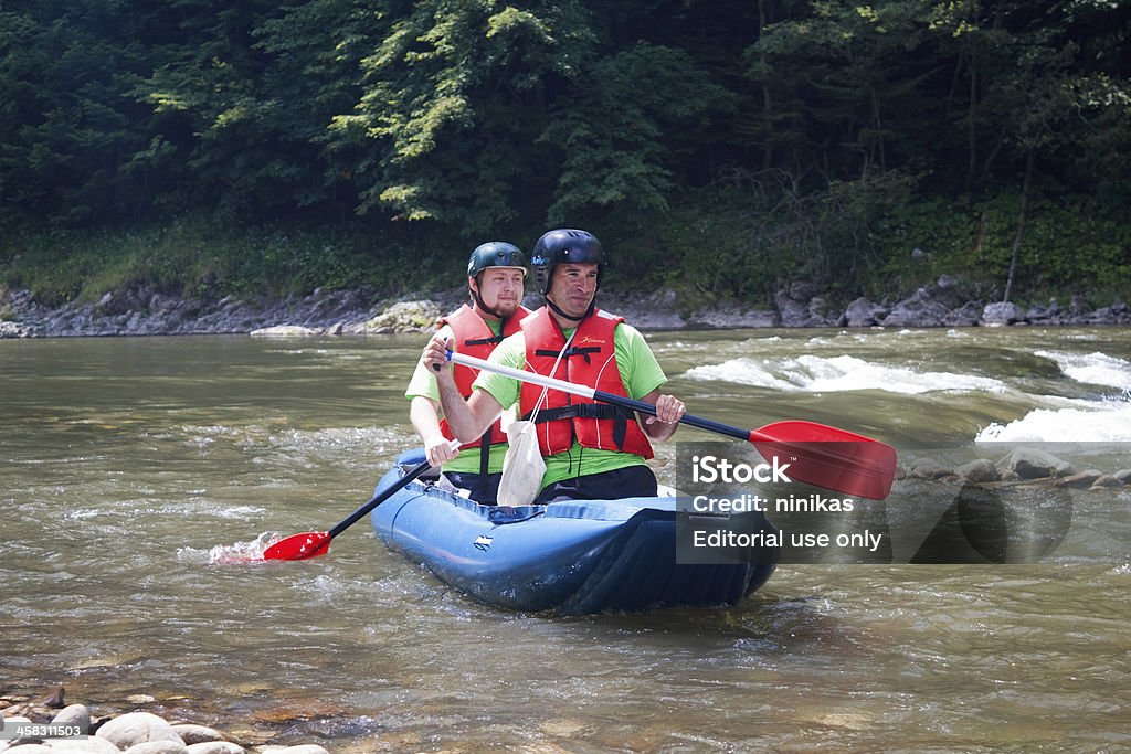 Rafting sur la rivière Dunajec - Photo de Kayak libre de droits