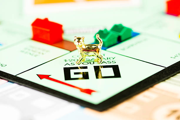 자본가 토큰 의사협회 monopoly-board game - monopoly board game editorial board game piece concepts 뉴스 사진 이미지