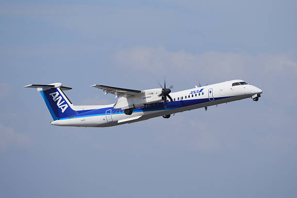 all nippon airways bombardier toque 8 q400 - chubu centrair international airport - fotografias e filmes do acervo