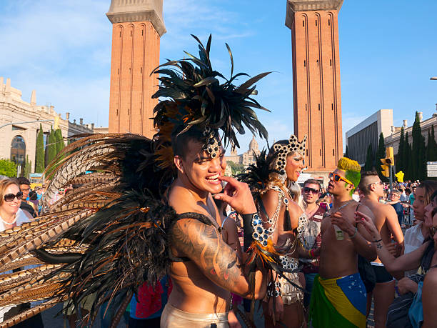 parada orgulho de 2013, em barcelona, espanha - travesty imagens e fotografias de stock