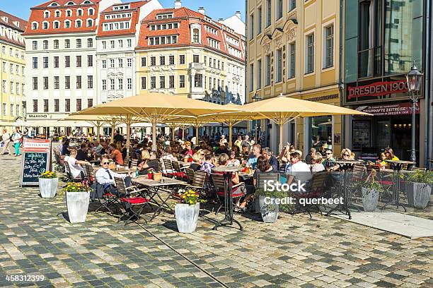 Restaurant Mit Vielen Menschen In Dresden Stockfoto und mehr Bilder von Dresden - Dresden, Café, Restaurant