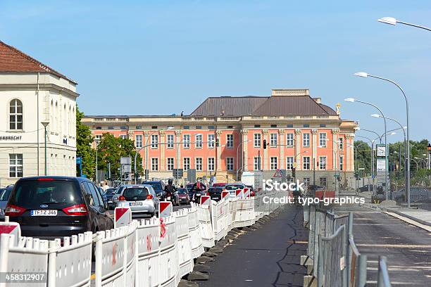 Ora Di Punta Nella Città Di Potsdam - Fotografie stock e altre immagini di Ambientazione esterna - Ambientazione esterna, Architettura, Asfalto