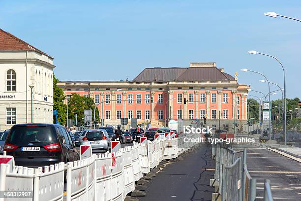 Foto de Hora Do Rush Na Cidade De Potsdam e mais fotos de stock de Alemanha - Alemanha, Arquitetura, Azul