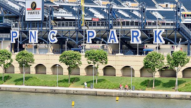 pnc park - pnc park photos et images de collection