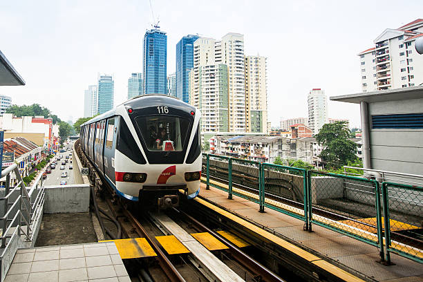 pociąg kolei jednoszynowej w kuala lumpur, malezja - driverless train zdjęcia i obrazy z banku zdjęć