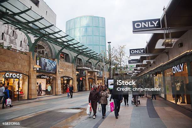 Rua Comercial Beurstraverse Em Roterdão - Fotografias de stock e mais imagens de Comércio - Consumismo - Comércio - Consumismo, Fazer Compras, Roterdão