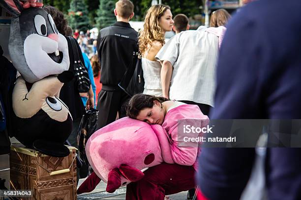 疲れた人をピンクのピギーコスチュームご利用 - お祝いのストックフォトや画像を多数ご用意 - お祝い, アメリカ合衆国, エディトリアル