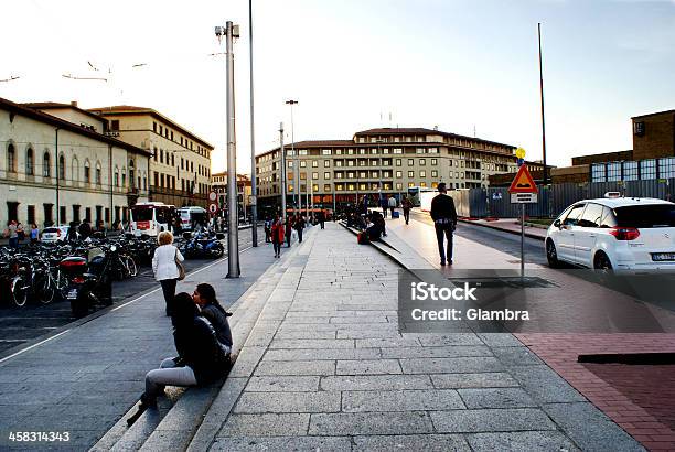 Piazza Della Stazione - Fotografie stock e altre immagini di Chiesa di Santa Maria Novella - Chiesa di Santa Maria Novella, Composizione orizzontale, Davanti