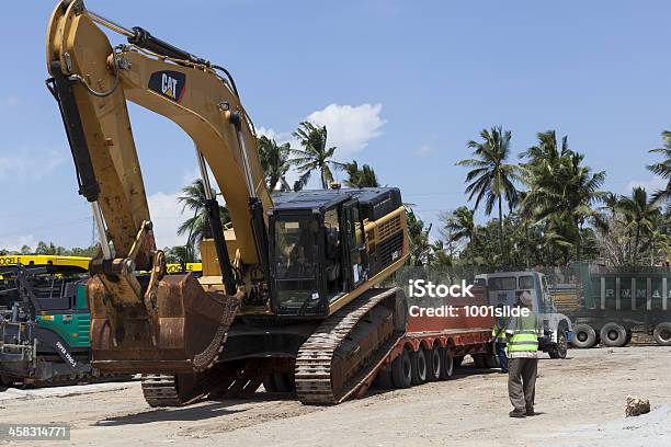 Photo libre de droit de Transport De Construction banque d'images et plus d'images libres de droit de Adulte - Adulte, Chantier de construction, Charger - Activité