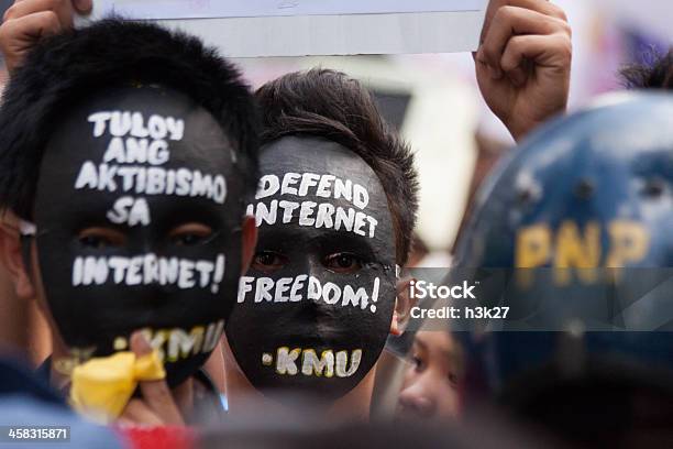 Protesto Contra A Cibercriminalidade - Fotografias de stock e mais imagens de Comício Político - Comício Político, Crime Informático, Etnia filipina