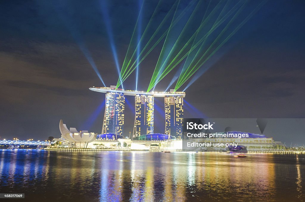 Singapore Marina Bay Sands coloré lightshow au laser - Photo de Admirer le paysage libre de droits