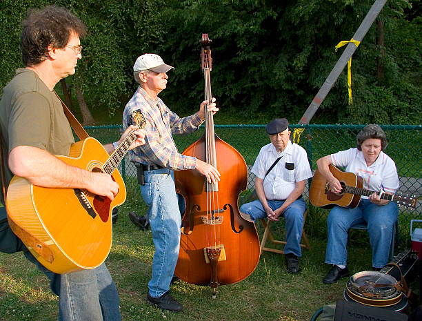 bluegrass músicos - jam up imagens e fotografias de stock