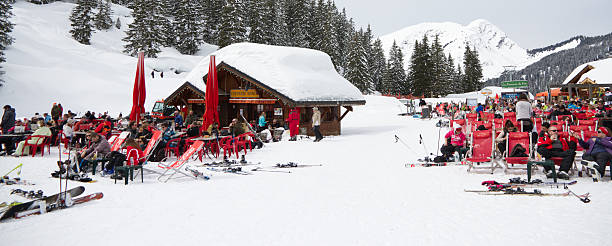 필기한 휴식! - apres ski european alps eat eating 뉴스 사진 이미지