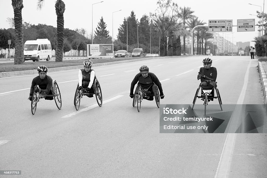Coureurs pour personnes à mobilité réduite - Photo de Activité physique libre de droits